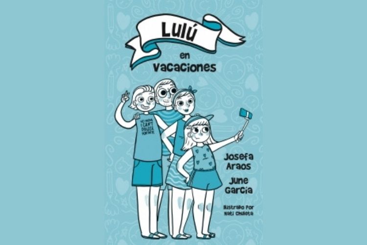 Portada del libro Lulú en vacaciones, en él se ve la familia de Lulú junto a ella; en tonos celestes