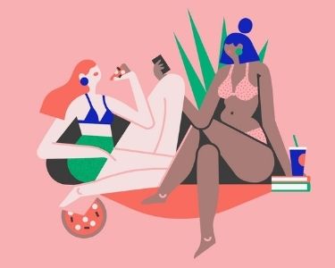 Imagen de dos mujeres con cuerpos muy distintos a la norma, para hablar de body positive