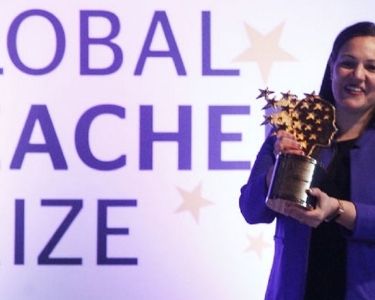 Andria en Global Teacher Prize, recibiendo premio