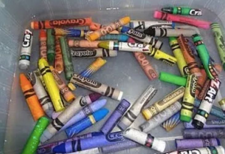 Crayones en agua