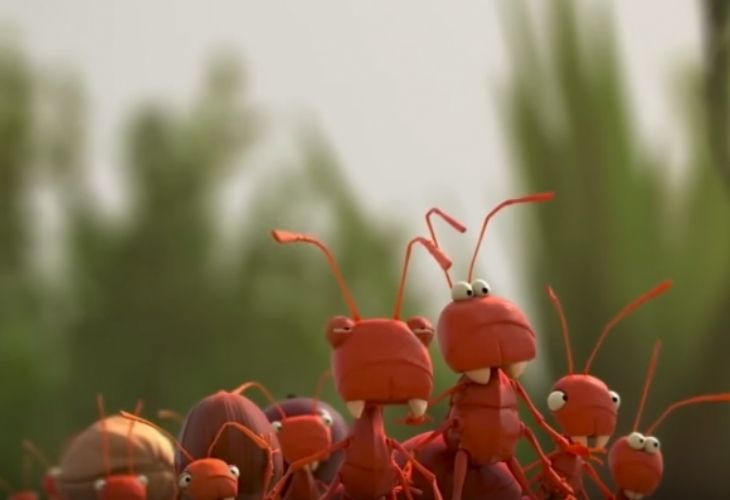 Escena de un corto de hormigas trabajando en equipo