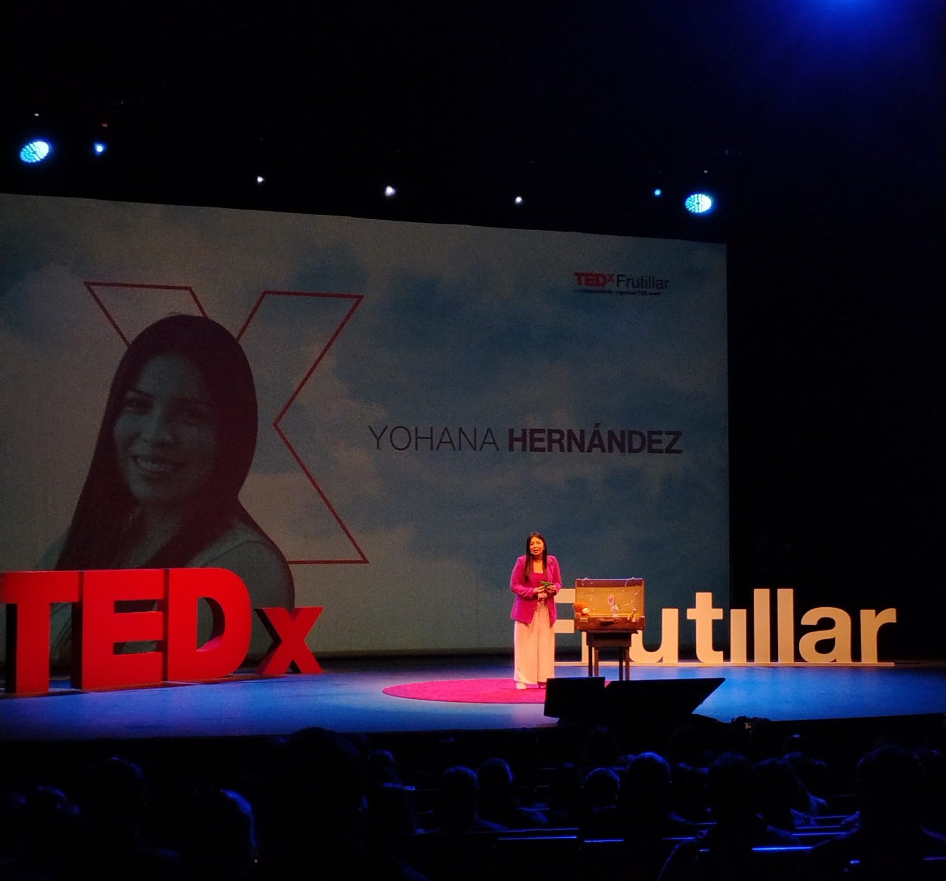 Ganadora del Global Teacher Prize Chile 2025, Yohana Hernández, lleva la educación para la paz a TEDxFrutillar